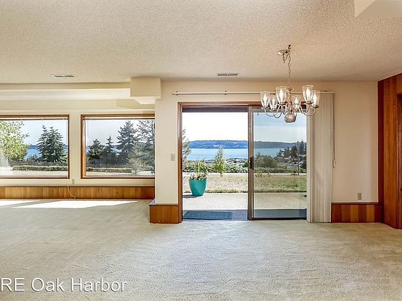 3rd image of 2371 Strawberry Ln