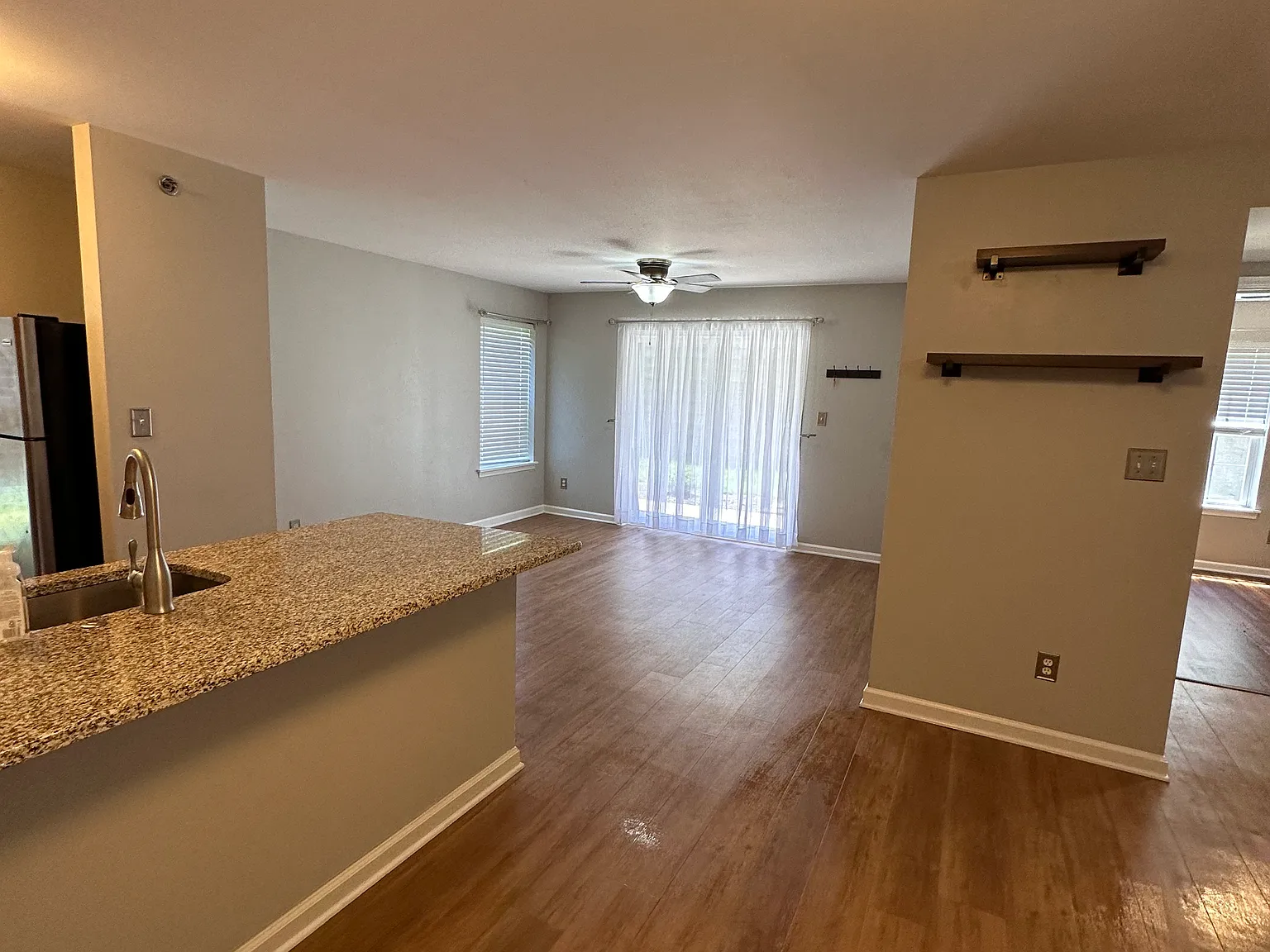 2 bed, 1014 sqft, $1,550 — Photo 1