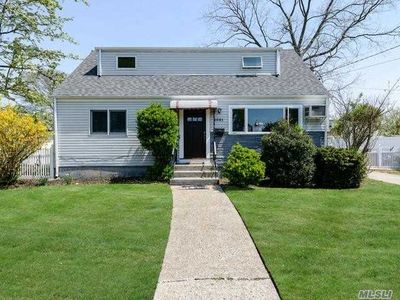 1051 N Hamilton Ave, Lindenhurst, NY, 11757