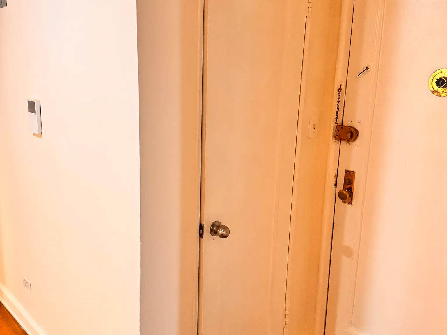 2 bed, 900 sqft, $2,700 — Photo 2