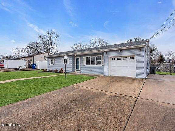 5th image of 1425 Nevada Drive