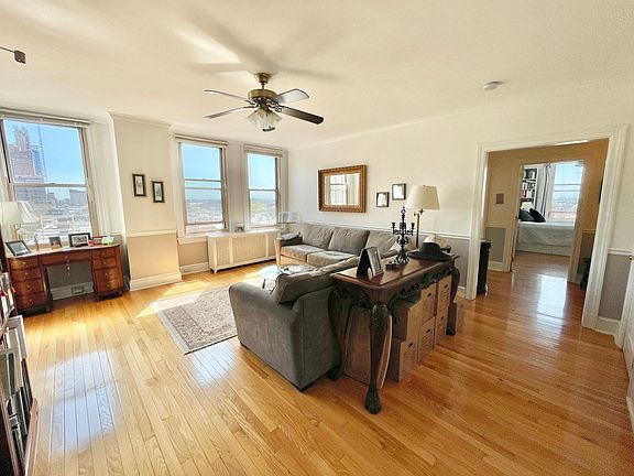 3rd image of 326 S 19th St APT 6A