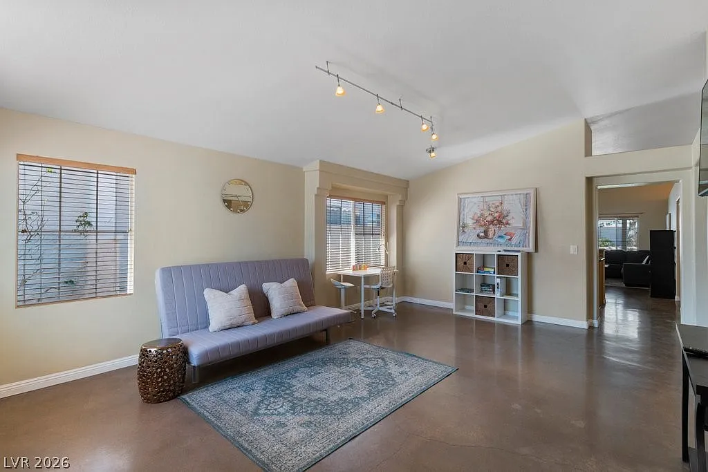 3 bed, 2.0 bath, 1582 sqft, $3,300 — Photo 4