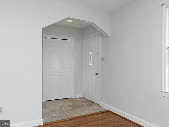 4th image of 2920 Fairmont St