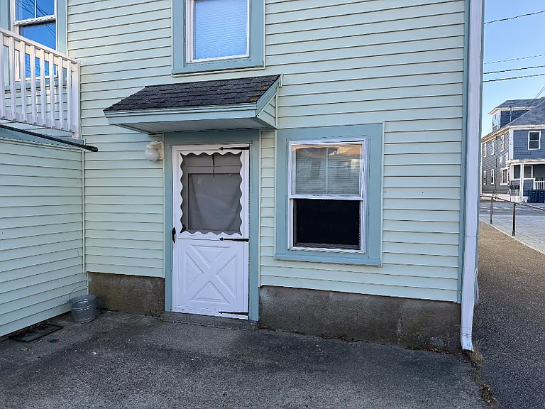 4 L St — Photo 1