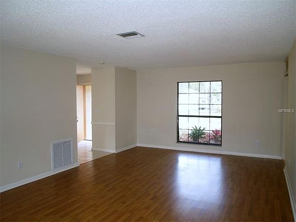 3rd image of 206 Dogwood Dr