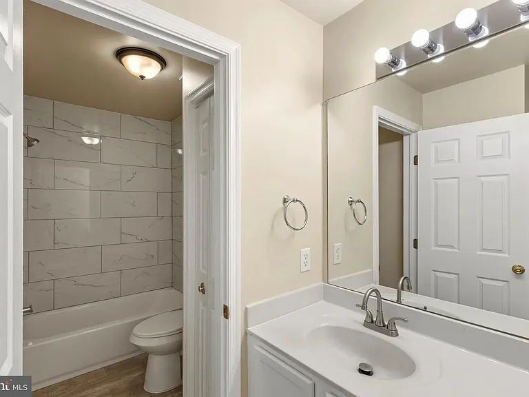 4704 Denview Way — Photo 13