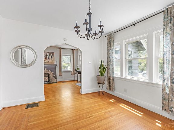 5th image of 3338 Claramont Ave