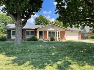 7 Greymore Dr, Chesterfield, MO 63017