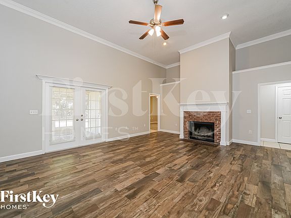 2nd image of 2224 Palmview Cir E