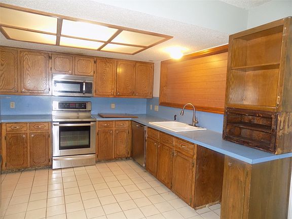 5th image of 209 Oak Crest Ln