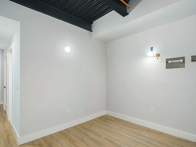 2460 Dickinson St — Photo 19