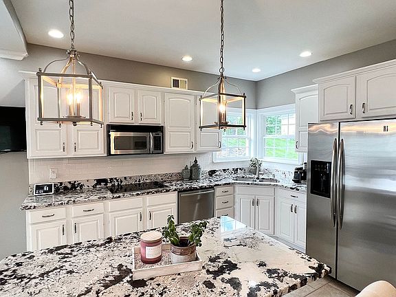 3rd image of 6313 Matten Ct