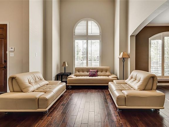 2nd image of 6875 Valley Brook Dr