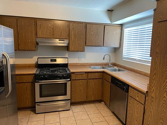 3rd image of 55 N Mar Vista Ave APT 23