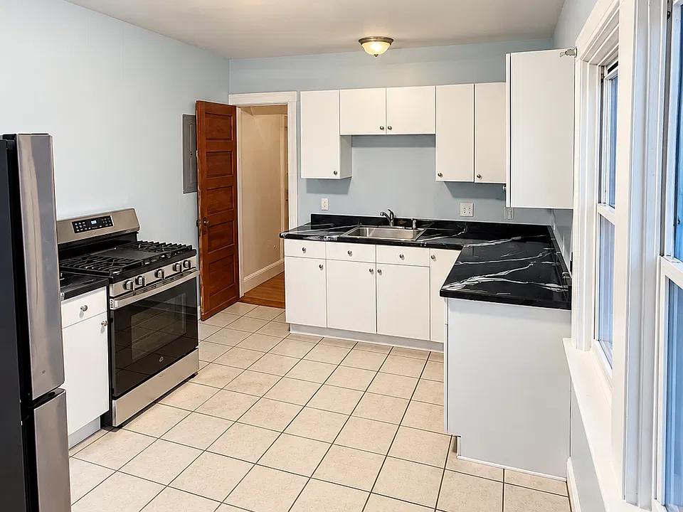 10 Bellevue Ave #3