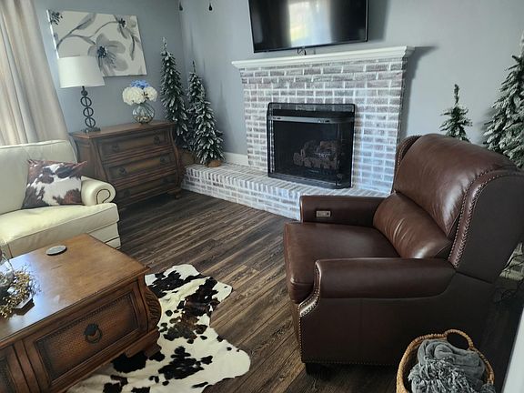 3rd image of 2458 Bermuda Rd NW