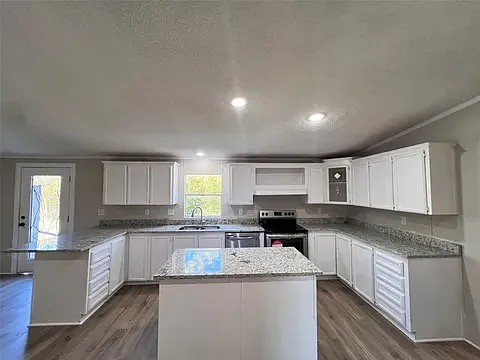 612 Lewald Cir — Photo 3