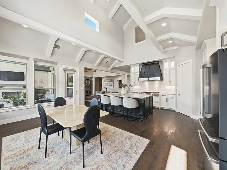 1410 Devonshire Dr — Photo 8