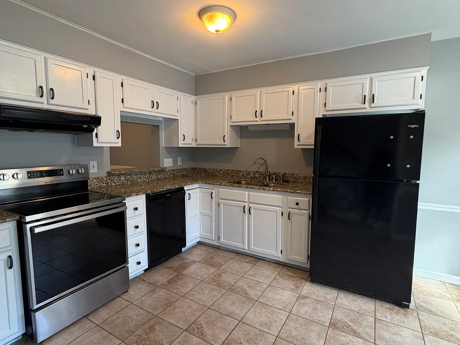 907 Shelby Dr — Photo 3