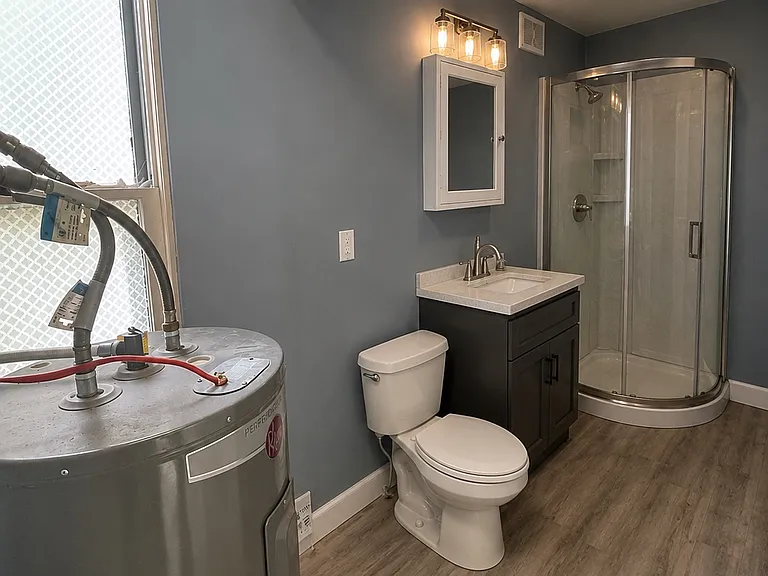 124 Everett St — Photo 7