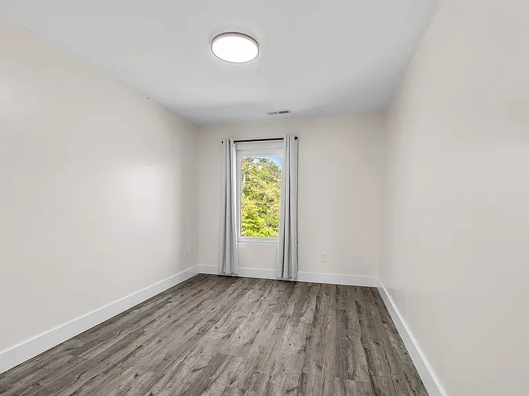 32 Beverly Hills Dr — Photo 25