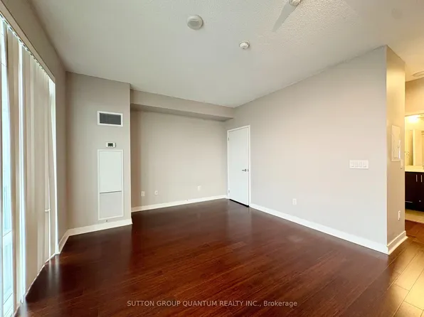360 Square One Dr, Mississauga, ON