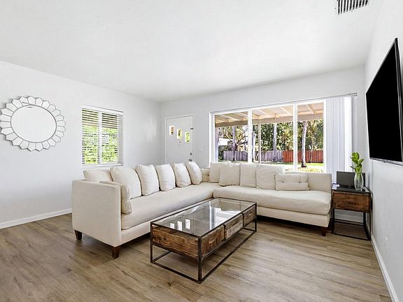 3rd image of 861 NE 9th Avenue