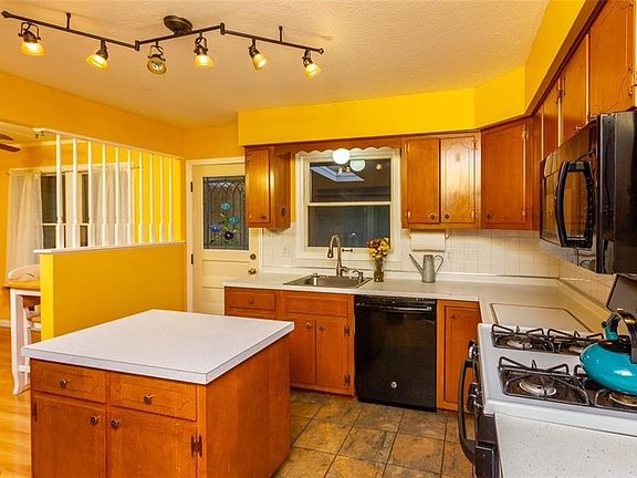 5th image of 1324 Greenwood Ave