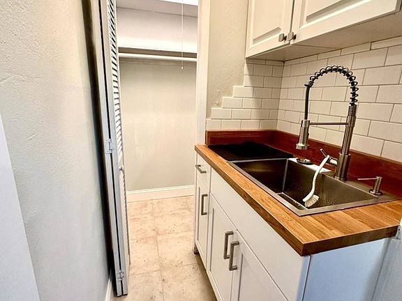 4th image of 1040 SW 29th St #3