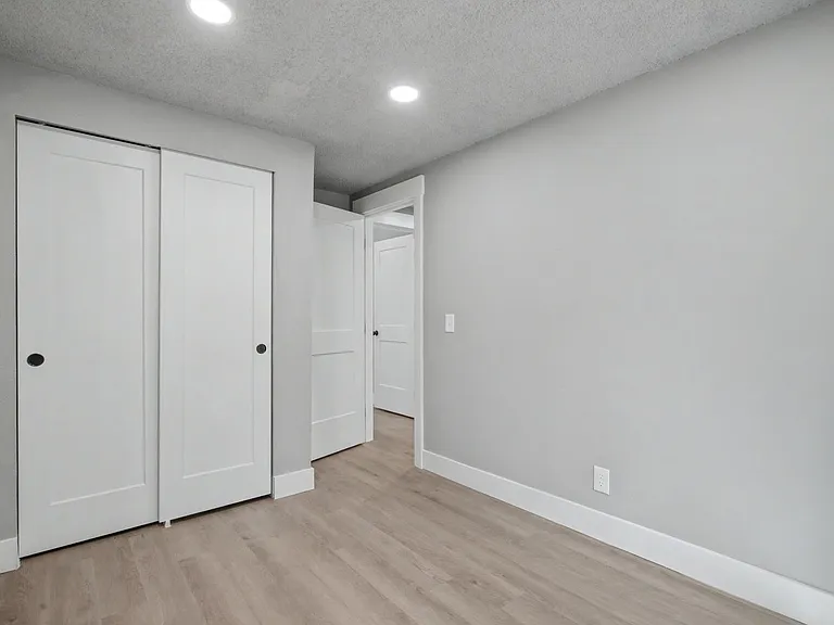 322 S Birch St — Photo 36
