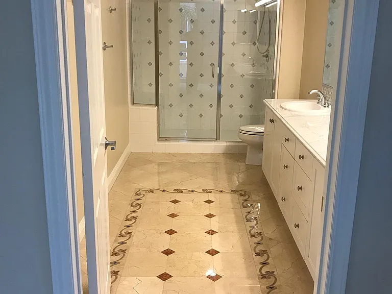 2nd Bathroom. Marble floors