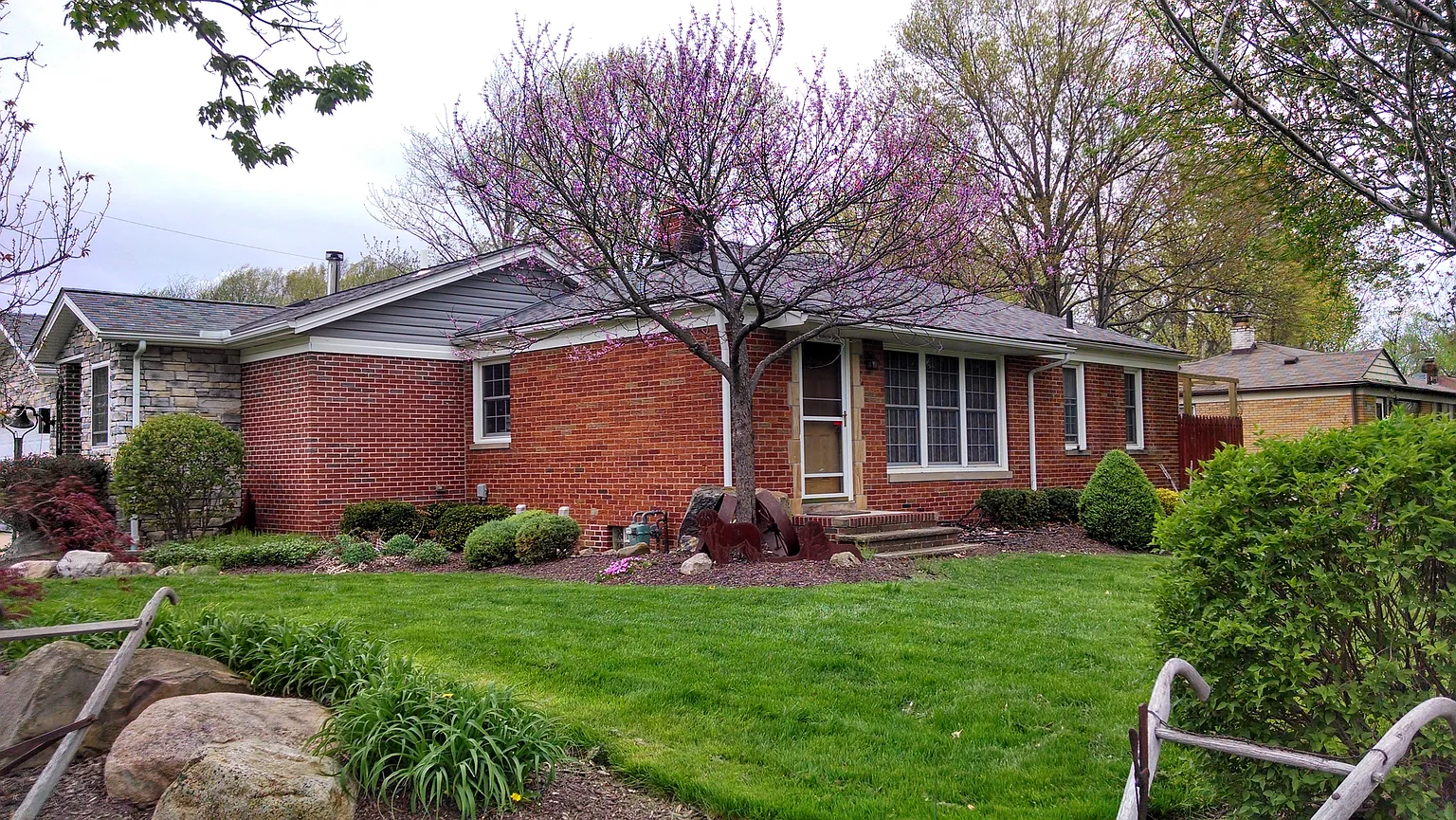 2192 Miriam Ave photo 1