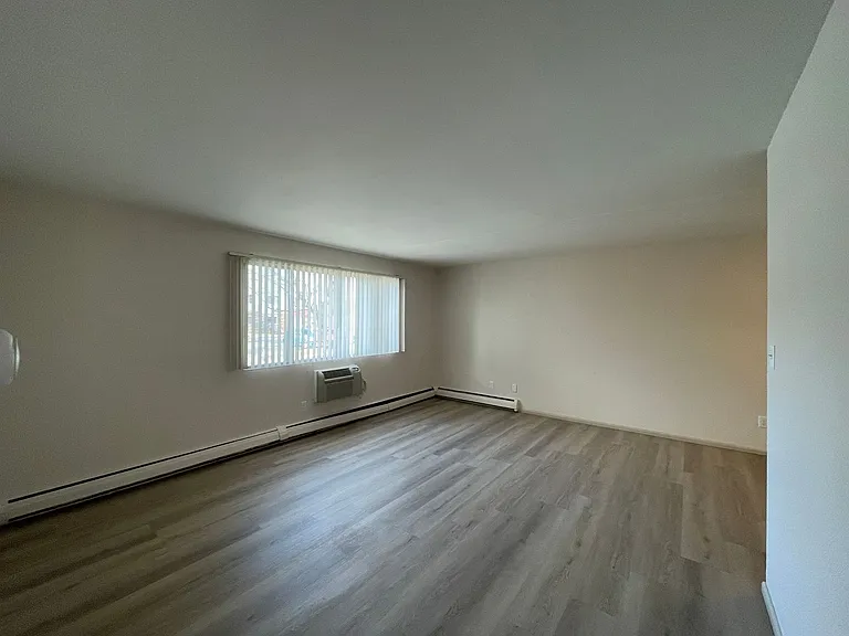 113 S Platten St — Photo 2