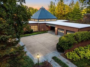 36 Sunset Rd, Bloomington, IL 61701