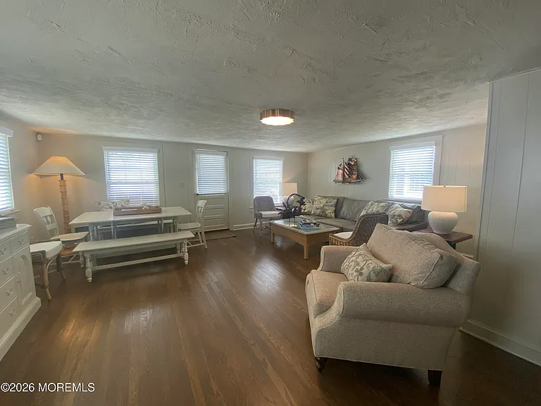 204 Monroe Ave — Photo 6
