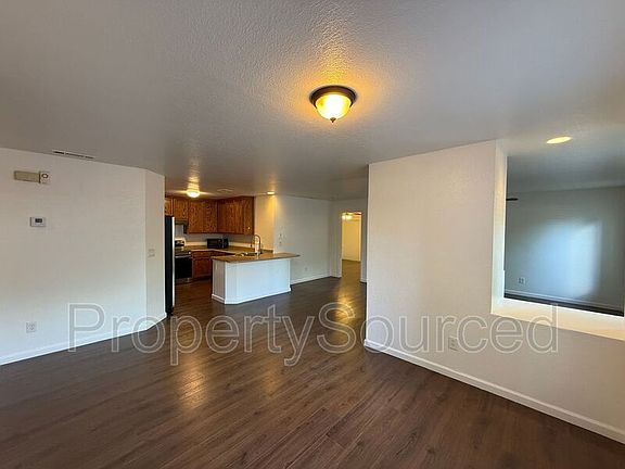 5th image of 1633 Porter Way