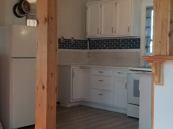 3rd image of 5036 Euclid Ave