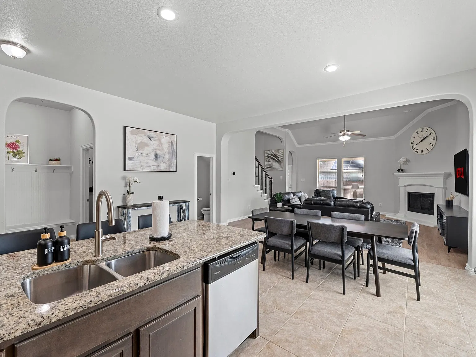 4 bed, 3.5 bath, 3020 sqft, $7,500 — Photo 4