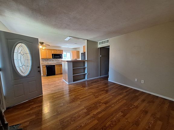 3rd image of 27067 Lawnwood St