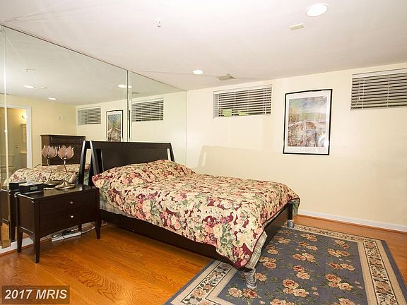 Entry Level Rec Rm or Bedroom with Full Bath