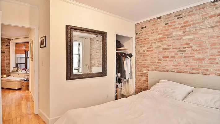 Rented by Park Property Advisors | media 9