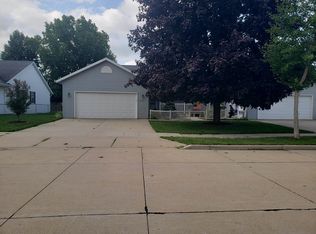 3303 E Heidemann Dr #1, Appleton, WI 54915