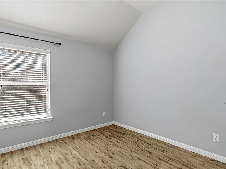 4114 Lee Hutson Dr — Photo 25