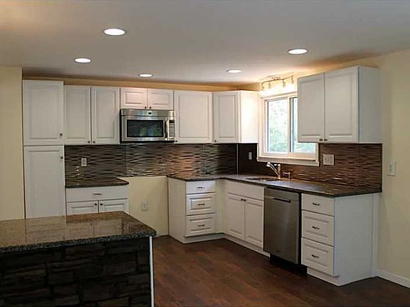5th image of 2725 Otterbein Dr