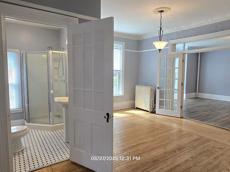 212 Oak St #1 — Photo 1