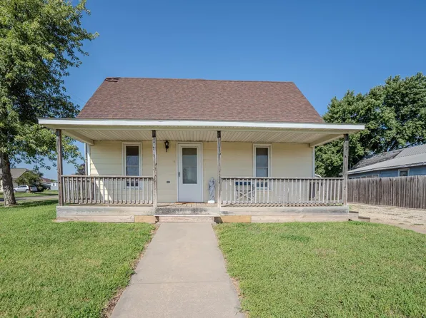 102 W 1st St, Miltonvale, KS 67466
