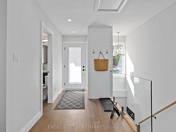 2nd image of 2371 Lakeshore Rd E