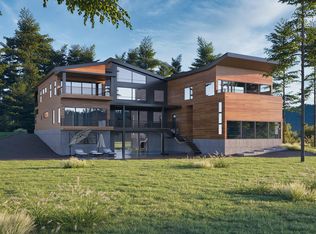 428 Harbor Rd, Laurel Hollow, NY 11791