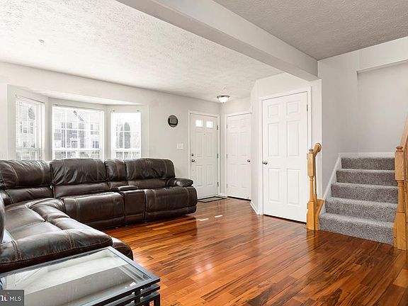3rd image of 908 Deerberry Ct